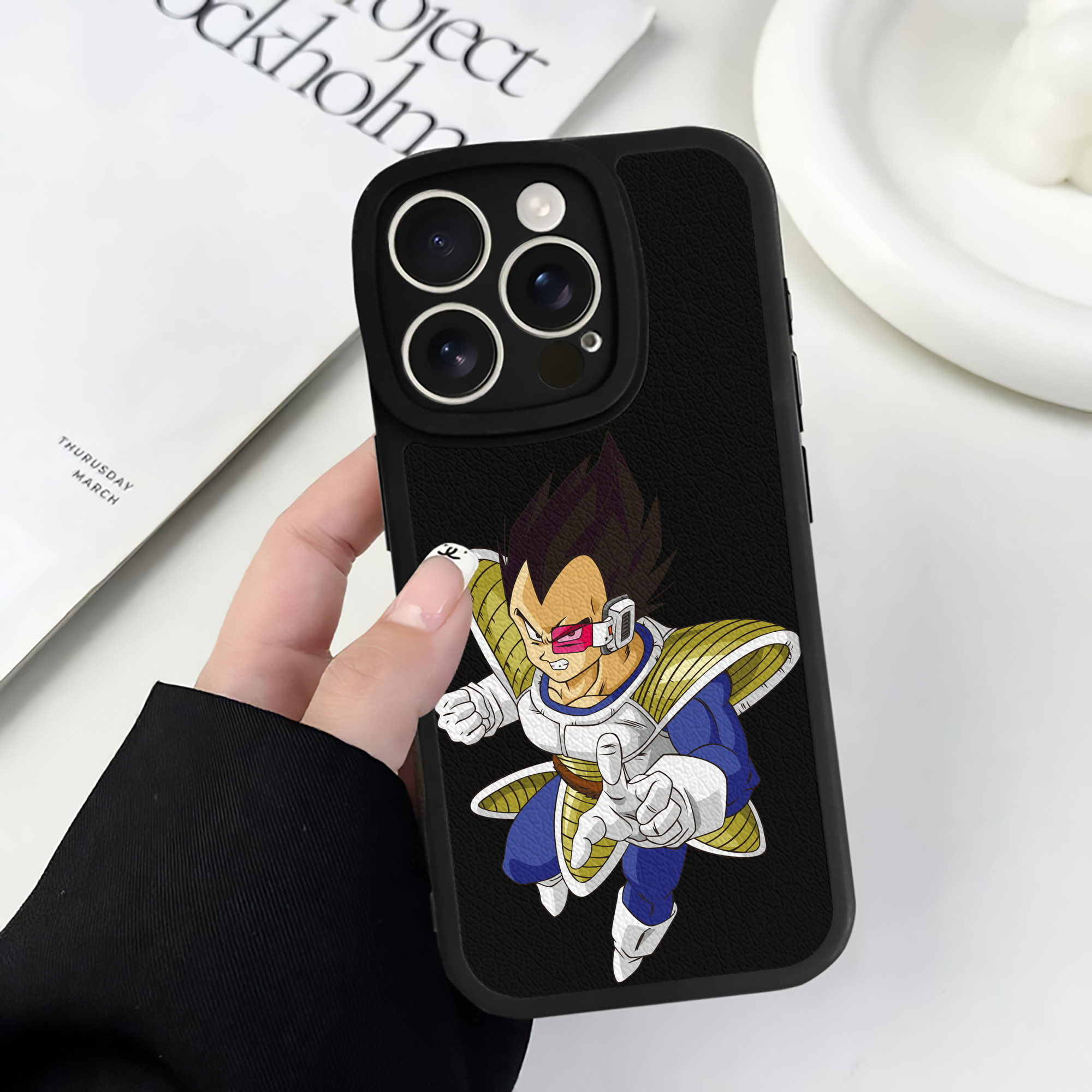 （画像用） ドラゴンボール ベジータ四世（Bejīta Yonsei）DRAGON BALL Vegeta IV 【iPhone 16シリーズ対応】シリコンスマホケース（レザー調） 材質：シリコン